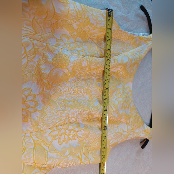 Luxe by Carmen Marc Valvo Yellow Dress sz 6 Sleeveless Cocktail - Picture 4 of 8
